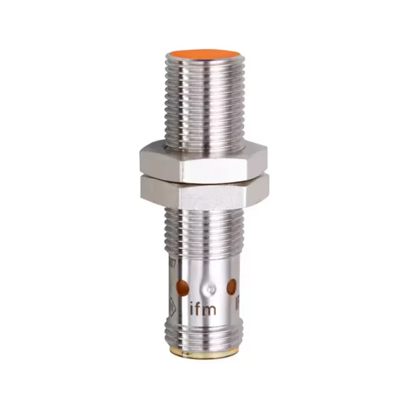 Exemplo de sensor indutivo cilíndrico com corpo metálico roscado e conector